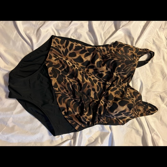 EUC Inches Away one piece bathing suit. Size 20W. - Picture 1 of 6